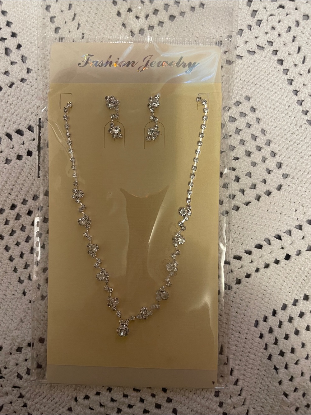 Fashion Jewelry Silver Crystal Pendant Necklace with Drop Earrings